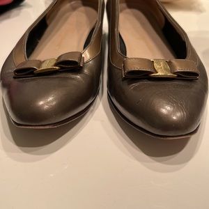 Ferragamo vara ballet flats